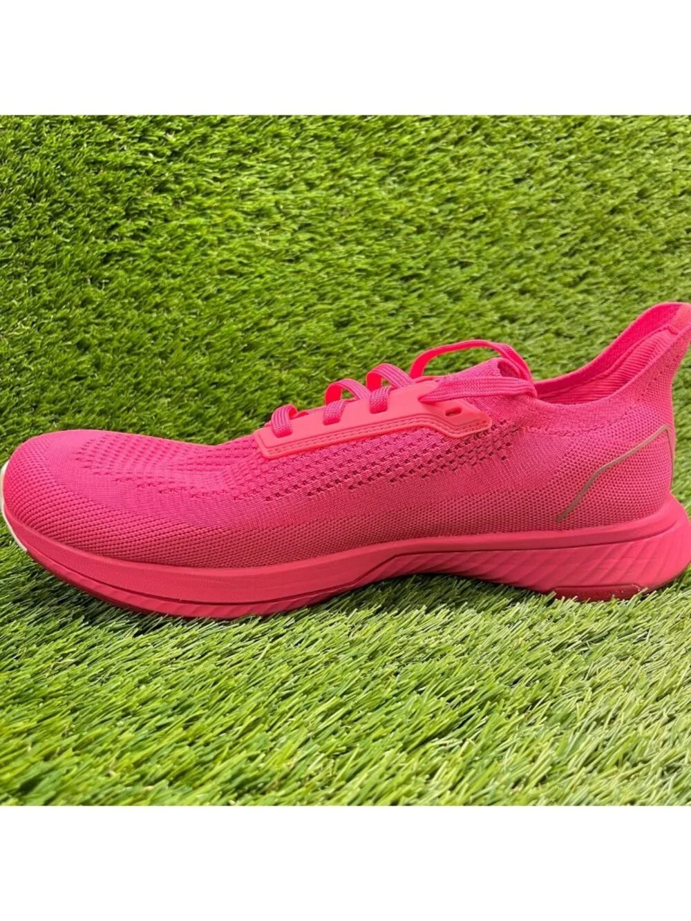 Flux Footwear Adapt Runner Neon Pink Mens Size 10.5 Athletic Knit Shoes Sneakers